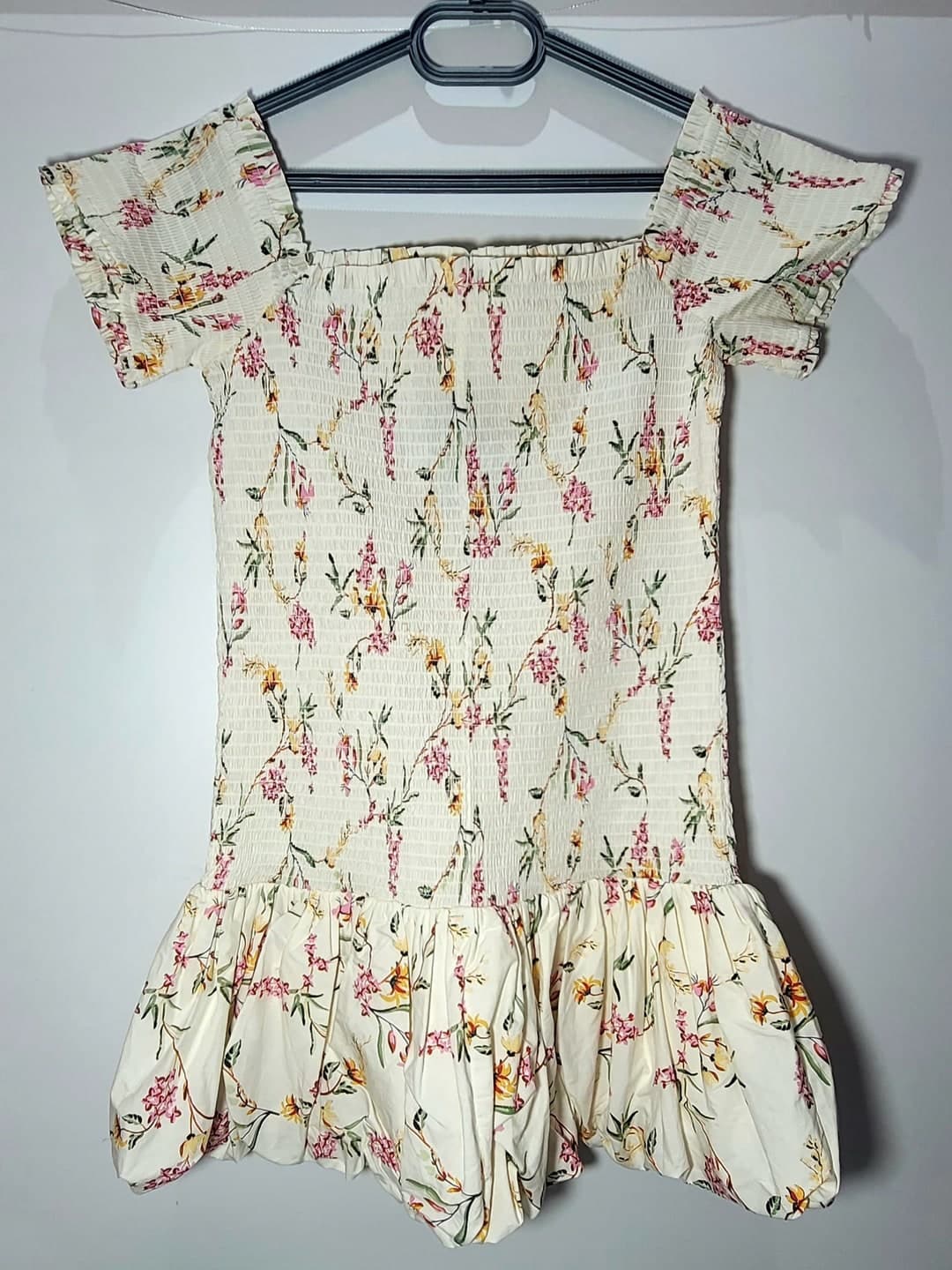 Fustan H&M krem me lule, masa S